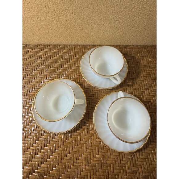 Anchor Hocking Fire King Swirl Cups And Saucers White Milk Glass 22k Gol… - Picture 1 of 5